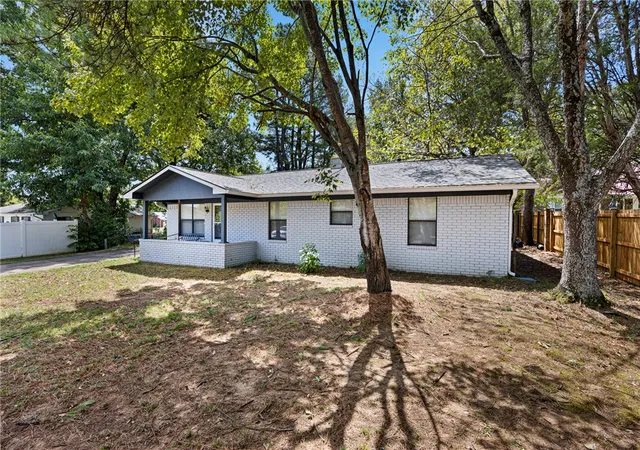 Photo 3 of Single family home for sale at 11 Fontaine Dr, Clarksville, AR 72830 | MLS# 1359094 | Listing updated on 2026-08-21