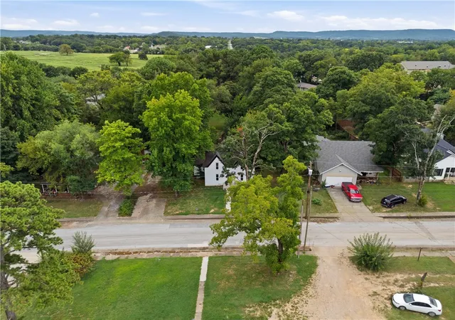 Photo 4 of Single family home for sale at 607 E Church Ave, Berryville, AR 72616 | MLS# 1359256 | Listing updated on 2026-08-18