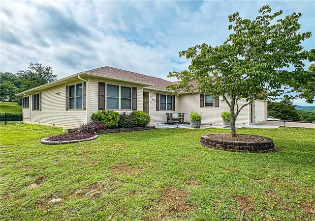 1st image of 3 Horseshoe Dr, Holiday Island, AR 72631 | MLS# 1359054