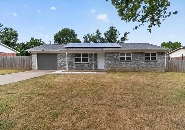 Photo 1 of Sale Pending at 2333 Alpine Cir, Siloam Springs, AR 72761 | MLS# 1359259 | Listing updated on 2026-08-20