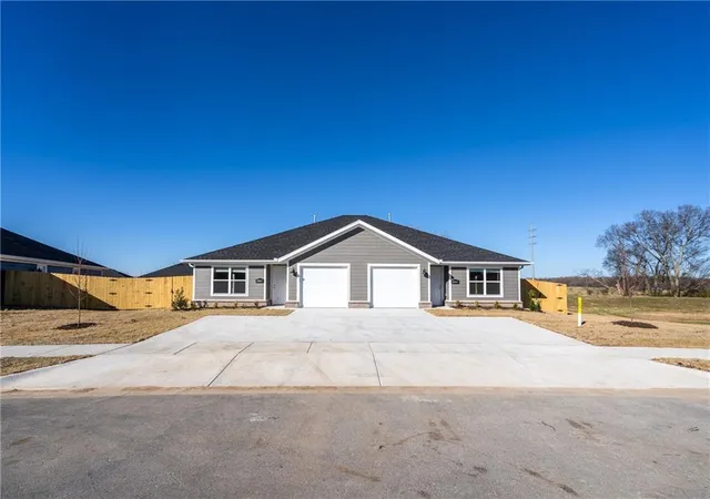 1st image of 2804 N Teresa Dr, Siloam Springs, AR 72761 | MLS# 1359279