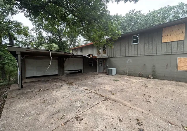 Photo 3 of Single family home for sale at 60 Saturn Ave, Holiday Island, AR 72631 | MLS# 1359255 | Listing updated on 2026-09-30