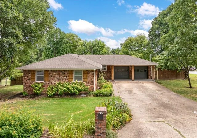 1st image of 1001 Eugene St, Harrison, AR 72601 | MLS# 1359285
