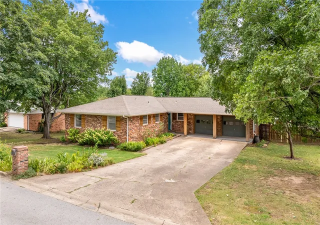 2nd image of 1001 Eugene St, Harrison, AR 72601 | MLS# 1359285