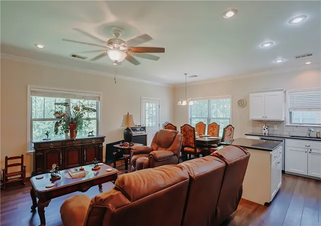Photo 5 of Sale Pending at 804 S Pittsburg Ave, Russellville, AR 72802 | MLS# 1359321 | Listing updated on 2026-08-22