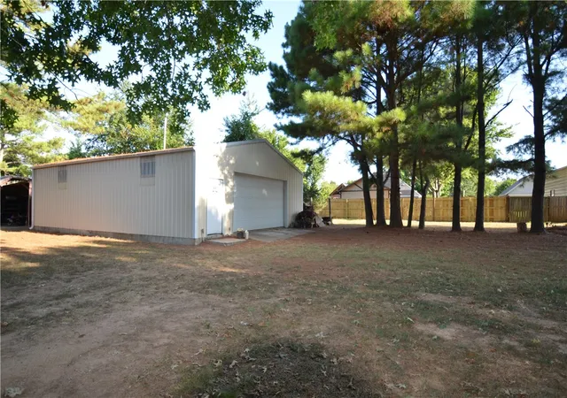 Photo 4 of Sale Pending at 173 N Double Springs Rd, Farmington, AR 72730 | MLS# 1359217 | Listing updated on 2026-08-23
