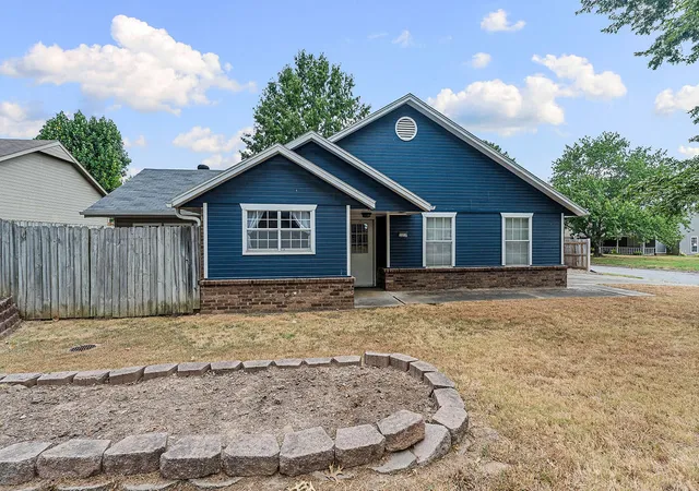 Photo 2 of Sale Pending at 1600 S 26th Place, Rogers, AR 72758 | MLS# 1359310 | Listing updated on 2026-08-21