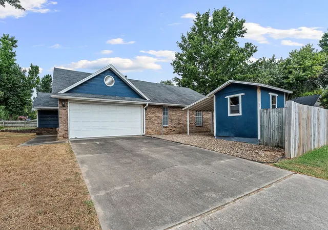Photo 4 of Sale Pending at 1600 S 26th Place, Rogers, AR 72758 | MLS# 1359310 | Listing updated on 2026-08-21