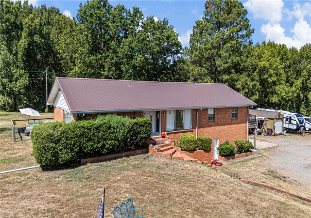 Photo 3 of Sale Pending at 1001 W Church St, Morrilton, AR 72110 | MLS# 1359368 | Listing updated on 2026-08-26