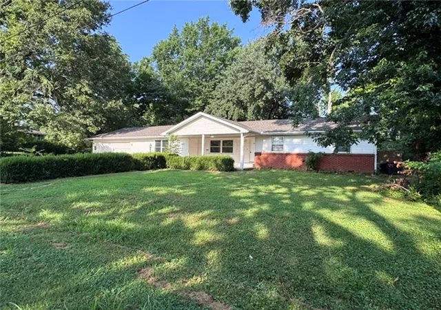 1st image of 1024 Maple St, Mountain Home, AR 72653 | MLS# 1359400