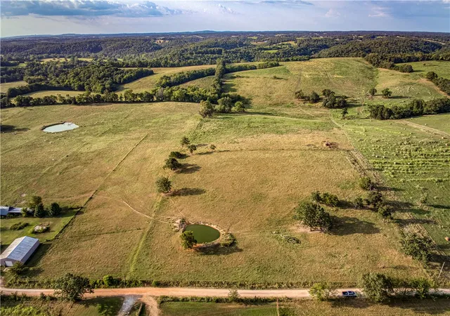 3rd image of 275 Madison 8503, Huntsville, AR 72740 | MLS# 1359424