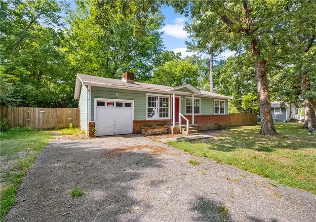 Photo 2 of Sale Pending at 1627 W Hefley St, Fayetteville, AR 72703 | MLS# 1359306 | Listing updated on 2026-08-20