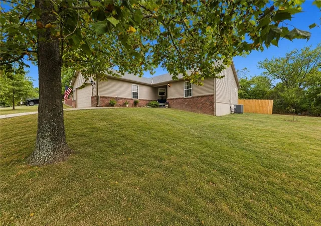 Photo 3 of Single family home for sale at 7 Blythe Cir, Bella Vista, AR 72714 | MLS# 1359450 | Listing updated on 2026-08-27