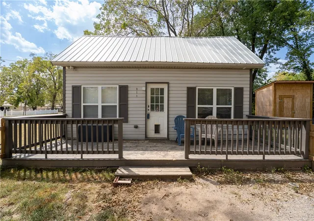 2nd image of 311 Sw 3rd Ave, Gravette, AR 72736 | MLS# 1358730