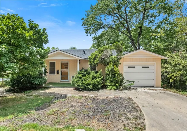 1st image of 48 White St, Eureka Springs, AR 72632 | MLS# 1359236