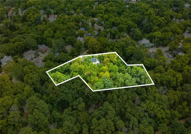 2nd image of 48 White St, Eureka Springs, AR 72632 | MLS# 1359236