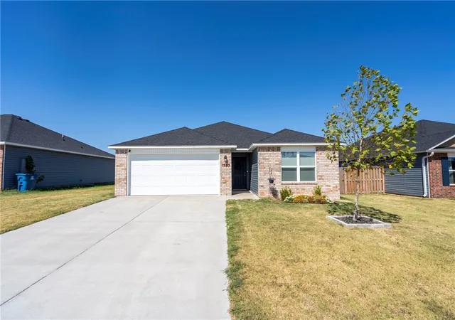 Single family home for sale at 1533 Ace Ave, Gentry, AR 72734 | MLS# 1359349