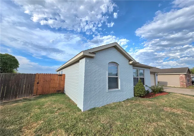 Photo 4 of Single family home for sale at 3007 W Sunset Dr, Rogers, AR 72756 | MLS# 1359546 | Listing updated on 2026-08-21