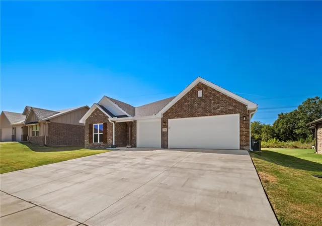 Photo 3 of Single family home for sale at 1500 E Vangston Dr, Siloam Springs, AR 72761 | MLS# 1359599 | Listing updated on 2026-08-21