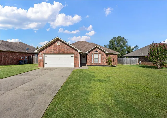 Photo 3 of Sale Pending at 3967 Shiloh Manor Dr, Russellville, AR 72802 | MLS# 1359558 | Listing updated on 2026-08-25