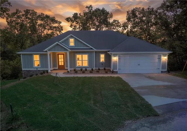 Photo 2 of Single family home for sale at 20 Bankfoot Dr, Bella Vista, AR 72715 | MLS# 1359538 | Listing updated on 2026-08-21