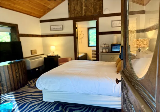 Photo 3 of Single family home for sale at 14 Nut St, Eureka Springs, AR 72632 | MLS# 1359267 | Listing updated on 2026-09-24