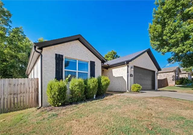 Photo 2 of Single family home for sale at 234 Alexandra Loop, Elkins, AR 72727 | MLS# 1359732 | Listing updated on 2026-08-22