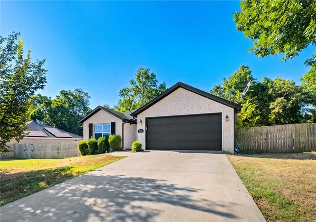 Photo 3 of Single family home for sale at 234 Alexandra Loop, Elkins, AR 72727 | MLS# 1359732 | Listing updated on 2026-08-22