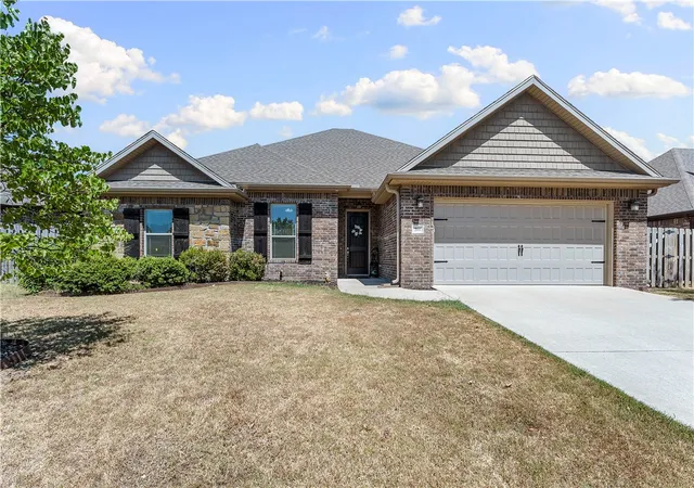 Photo 3 of Sale Pending at 201 Cisterna Dr, Centerton, AR 72719 | MLS# 1359692 | Listing updated on 2026-09-29