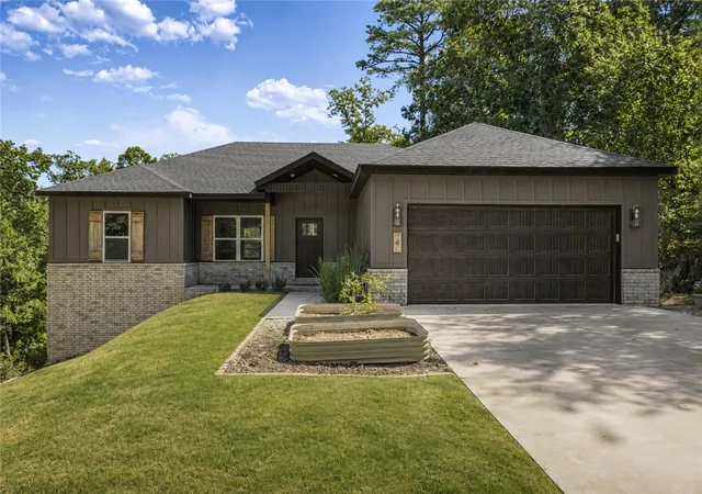 Photo 1 of Single family home for sale at 4 Goring Cir, Bella Vista, AR 72714 | MLS# 1359633 | Listing updated on 2026-08-24
