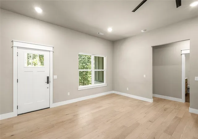 Photo 3 of Single family home for sale at 4 Goring Cir, Bella Vista, AR 72714 | MLS# 1359633 | Listing updated on 2026-08-24
