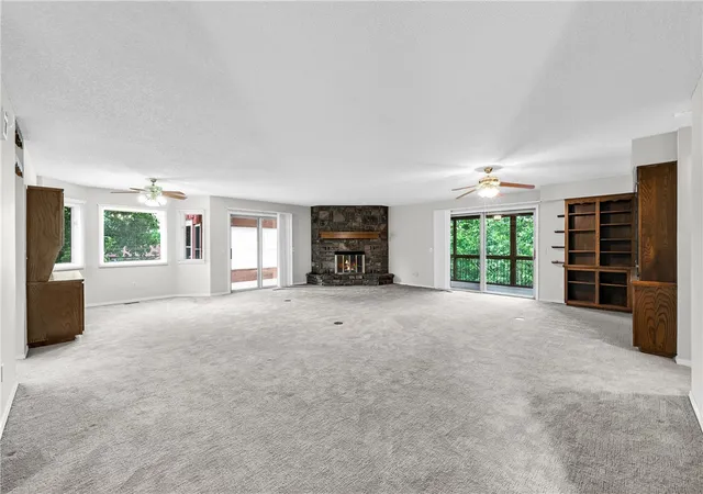 Photo 3 of Townhouse for sale at 5 Blake Ln, Bella Vista, AR 72714 | MLS# 1359382 | Listing updated on 2026-08-23