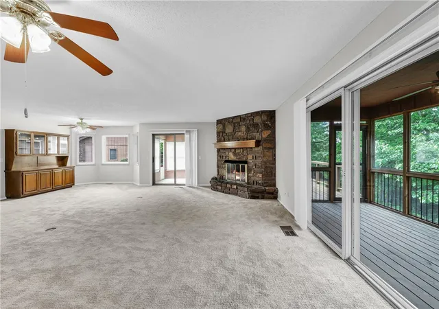 Photo 3 of Townhouse for sale at 5 Blake Ln, Bella Vista, AR 72714 | MLS# 1359382 | Listing updated on 2026-09-28