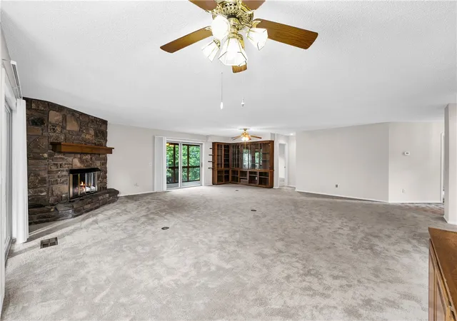 Photo 4 of Townhouse for sale at 5 Blake Ln, Bella Vista, AR 72714 | MLS# 1359382 | Listing updated on 2026-09-28