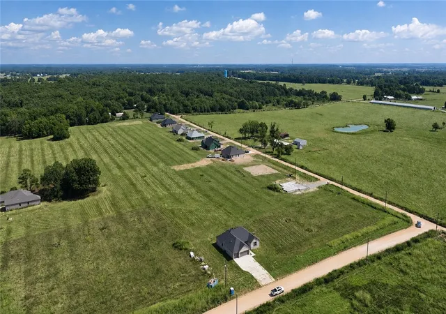 Photo 2 of Single family home for sale at 2510 Peterson Rd, Gentry, AR 72734 | MLS# 1359782 | Listing updated on 2026-08-24