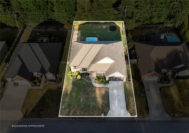 Photo 4 of Single family home for sale at 2304 Vail Dr, Van Buren, AR 72956 | MLS# 1359784 | Listing updated on 2026-08-24