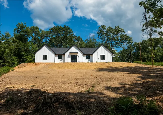 Photo 3 of Single family home for sale at 46 Northfleet Dr, Bella Vista, AR 72714 | MLS# 1359788 | Listing updated on 2026-08-24