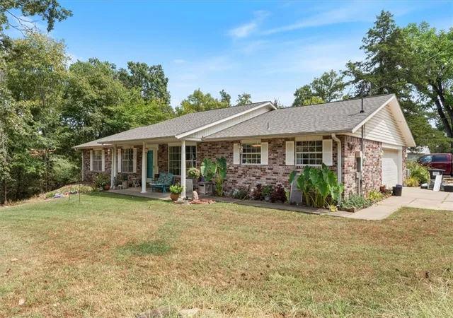 Photo 2 of Single family home for sale at 18784 Shoreline Wy, Fayetteville, AR 72703 | MLS# 1359786 | Listing updated on 2026-08-24