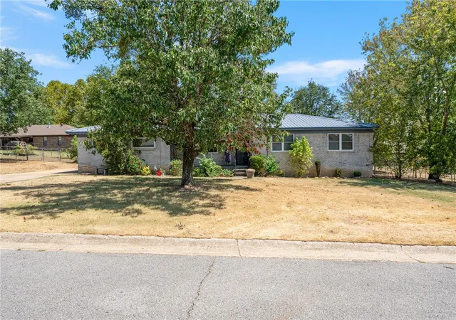 Photo 3 of Single family home for sale at 1228 Alma North St, Alma, AR 72921 | MLS# 1359817 | Listing updated on 2026-08-24