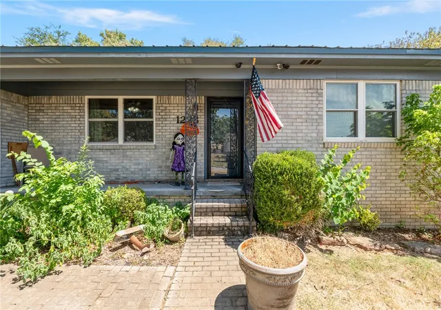 Photo 3 of Single family home for sale at 1228 Alma North St, Alma, AR 72921 | MLS# 1359817 | Listing updated on 2026-08-24