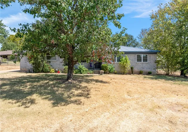 Photo 4 of Single family home for sale at 1228 Alma North St, Alma, AR 72921 | MLS# 1359817 | Listing updated on 2026-08-24