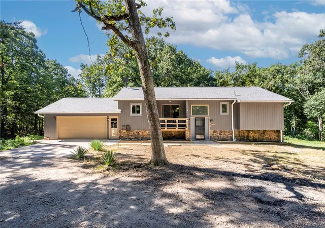 Single family home for sale at 16550 Bluebird Wy, Gravette, AR 72736 | MLS# 1359033