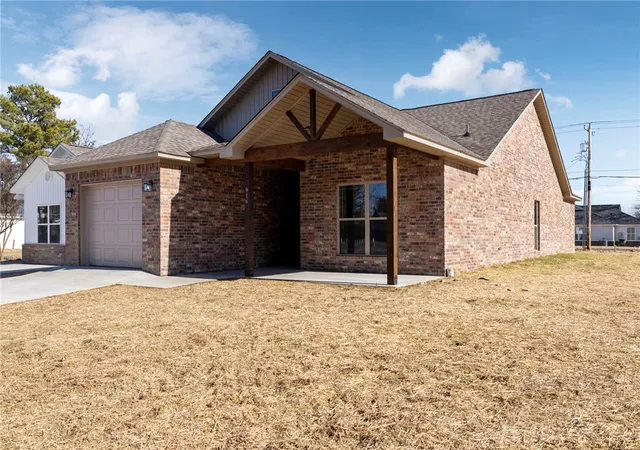 1st image of 916 N 13th, Fort Smith, AR 72901 | MLS# 1359883