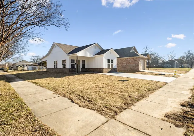 1st image of 920 N 13th, Fort Smith, AR 72901 | MLS# 1359889