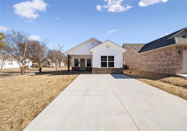 Photo 3 of Single family home for sale at 920 N 13th, Fort Smith, AR 72901 | MLS# 1359889 | Listing updated on 2026-09-20