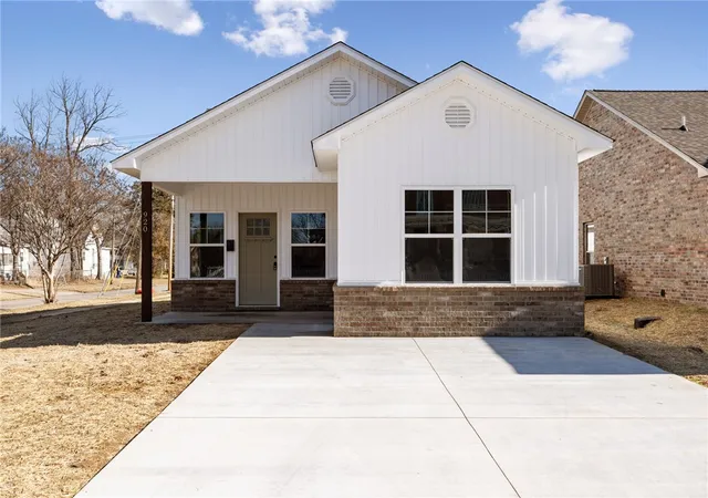 Photo 3 of Single family home for sale at 920 N 13Th, Fort Smith, AR 72901 | MLS# 1359889 | Listing updated on 2026-09-20