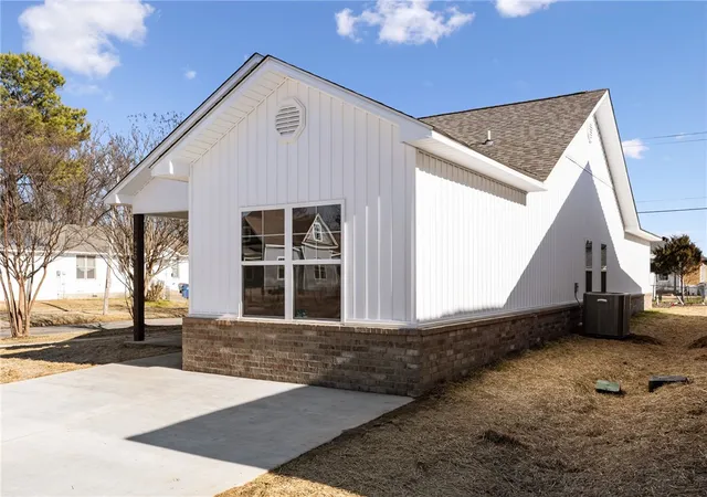 Photo 4 of Single family home for sale at 920 N 13Th, Fort Smith, AR 72901 | MLS# 1359889 | Listing updated on 2026-09-20