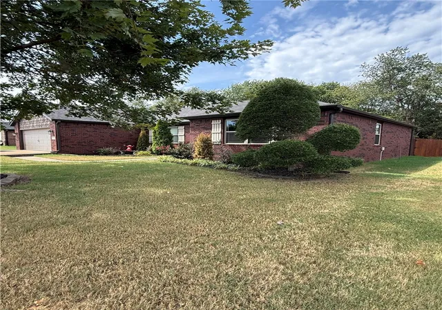 Photo 3 of Single family home for sale at 1818 Candy Apple St, Springdale, AR 72764 | MLS# 1359756 | Listing updated on 2026-08-25