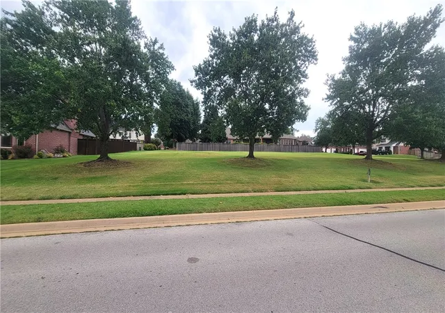 Photo 2 of Sale Pending at 3122 E Hearthstone Dr, Fayetteville, AR 72764 | MLS# 1359922 | Listing updated on 2026-08-26