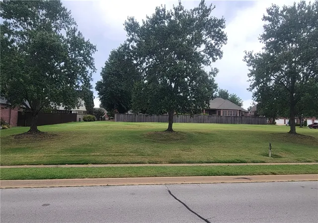 Photo 3 of Sale Pending at 3122 E Hearthstone Dr, Fayetteville, AR 72764 | MLS# 1359922 | Listing updated on 2026-08-26